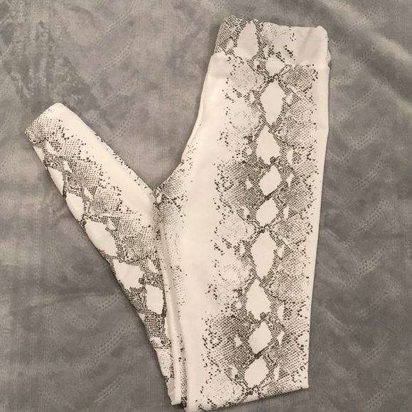 High waist snake print leggings🔥 size 4 - Picture 4 of 8